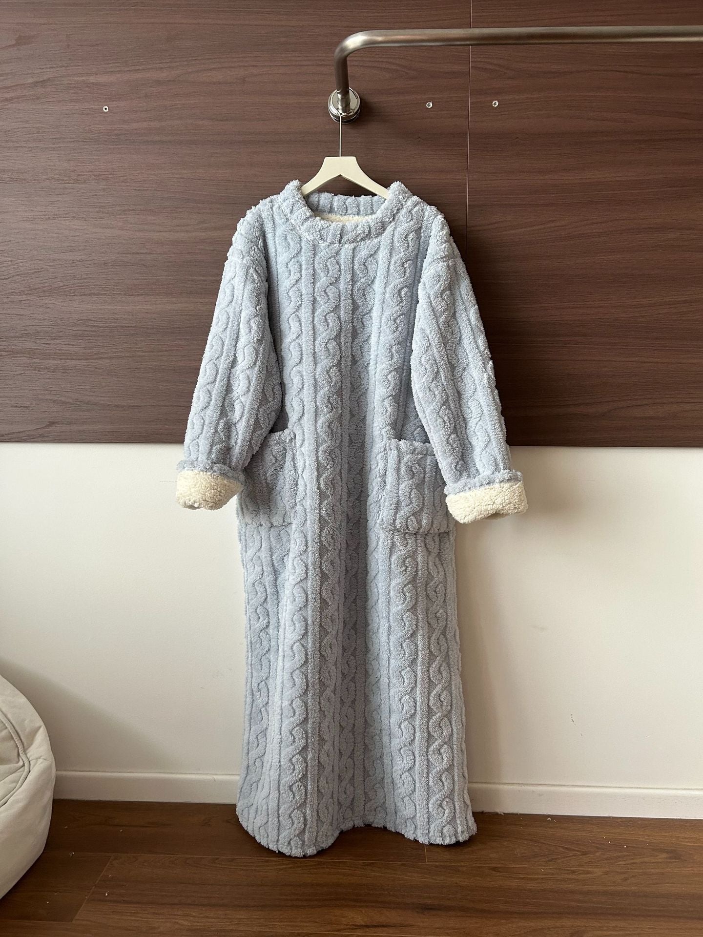 đEn varm presentđVinterklĂ€der i korallrosa sammetđ„