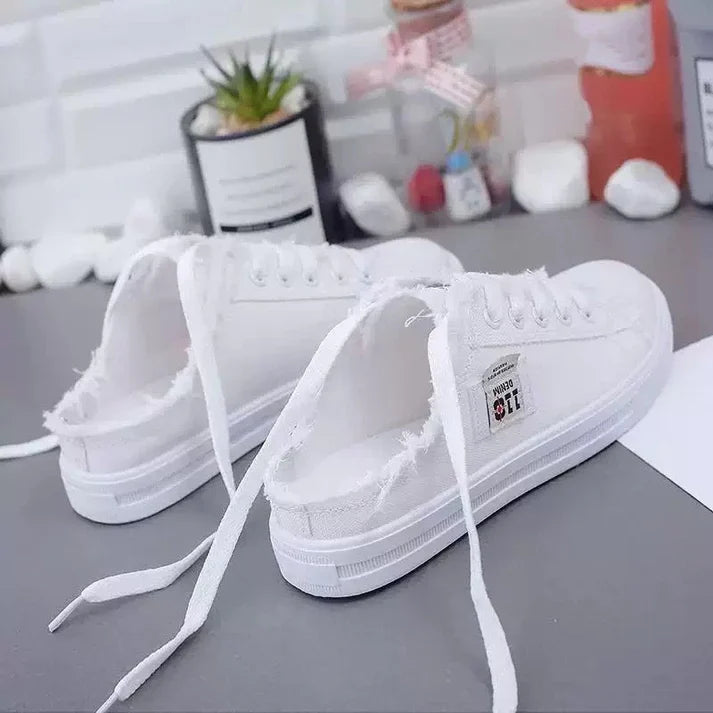 Damsneakers i denim med mulemönster – lätta att bära, bekväm sula och perfekta för en avslappnad sommarlook