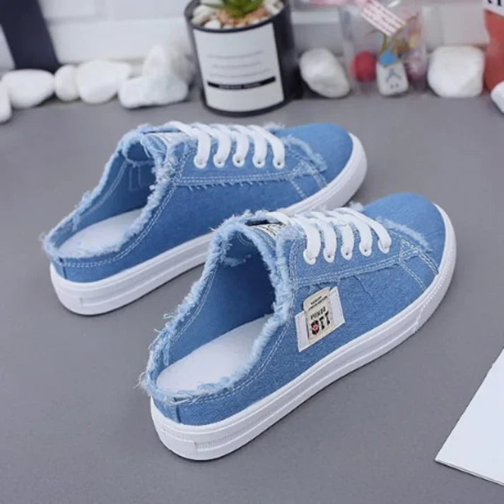 Damsneakers i denim med mulemönster – lätta att bära, bekväm sula och perfekta för en avslappnad sommarlook