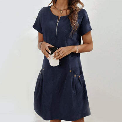 👗 60 % RABATT! ✨ Damklänning med halv dragkedja – knäppta fickor, mjukt tyg och avslappnad passform 🌸