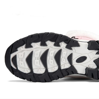 Varma snöstövlar för kvinnor för vinterbruk.