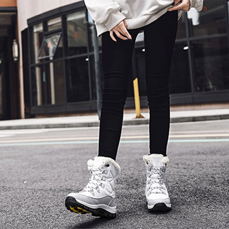 Bekväma varma snöstövlar för kvinnor