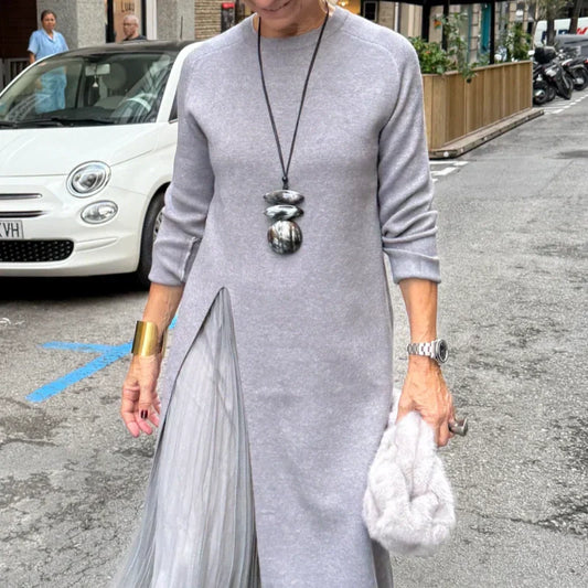 Elegant stickad midiklänning för damer med slits på sidan