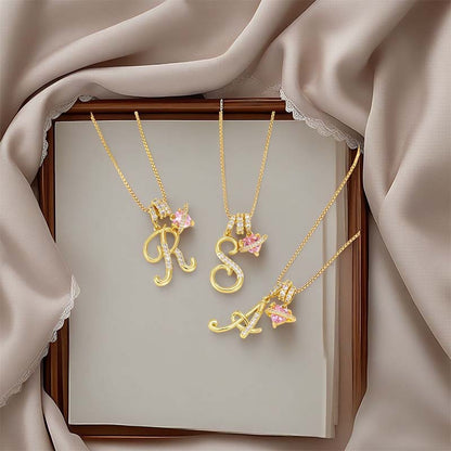 🔥🎁Nyhet 50 % RABATT🔥Halsband med initialbokstav och rosa hjärtcharm