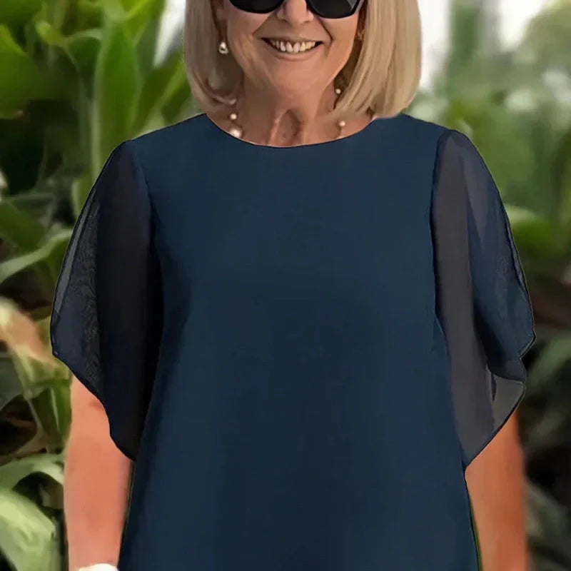 Damset i två delar: Snygg asymmetrisk topp och vida byxor