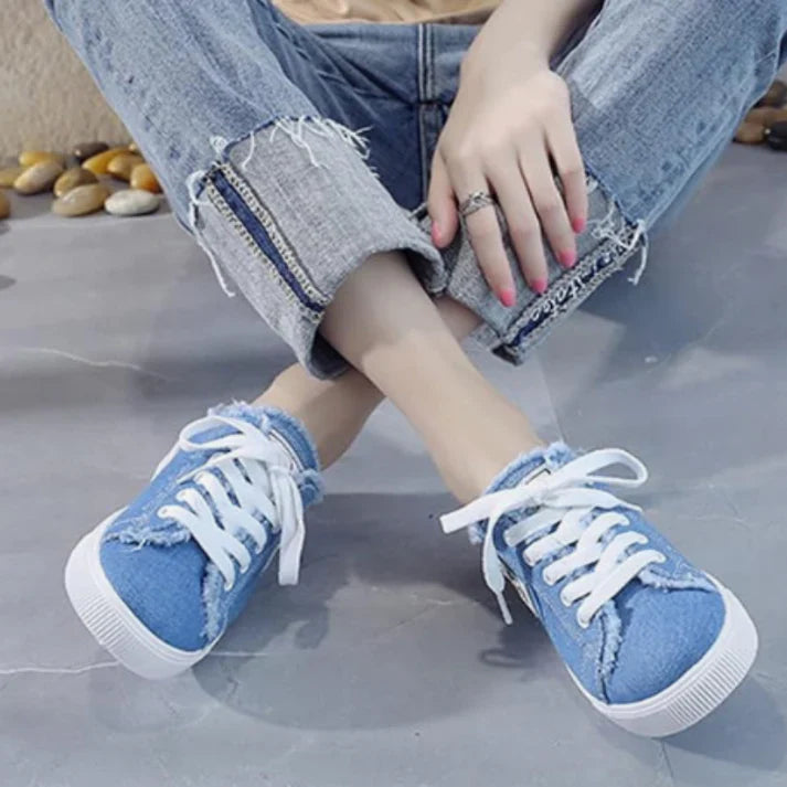 Damsneakers i denim med mulemönster – lätta att bära, bekväm sula och perfekta för en avslappnad sommarlook