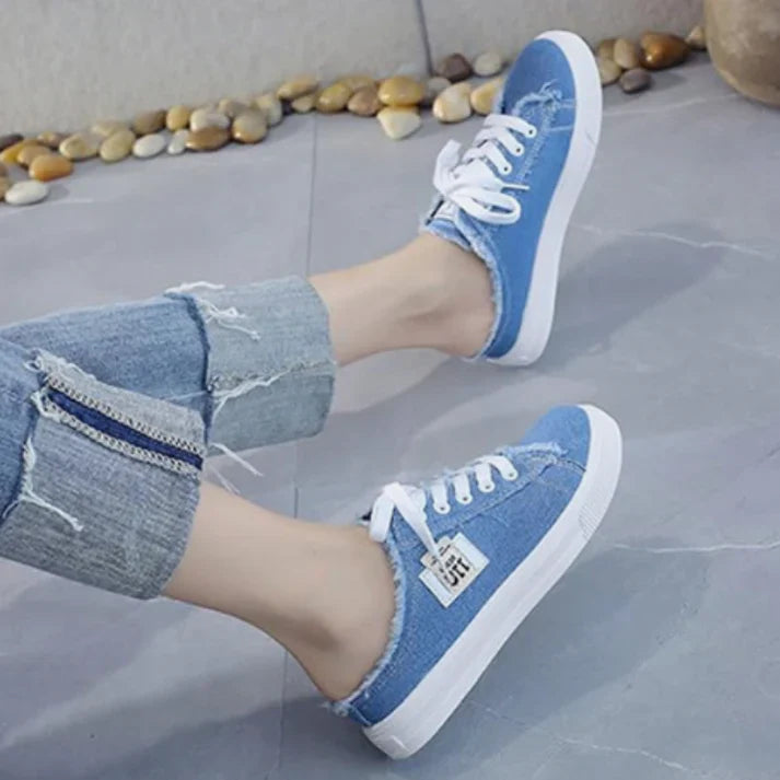 Damsneakers i denim med mulemönster – lätta att bära, bekväm sula och perfekta för en avslappnad sommarlook