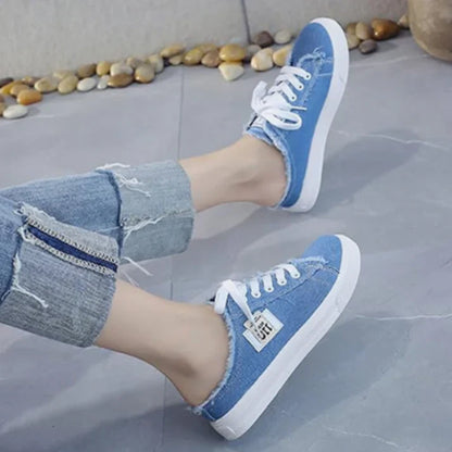 Damsneakers i denim med mulemönster – lätta att bära, bekväm sula och perfekta för en avslappnad sommarlook