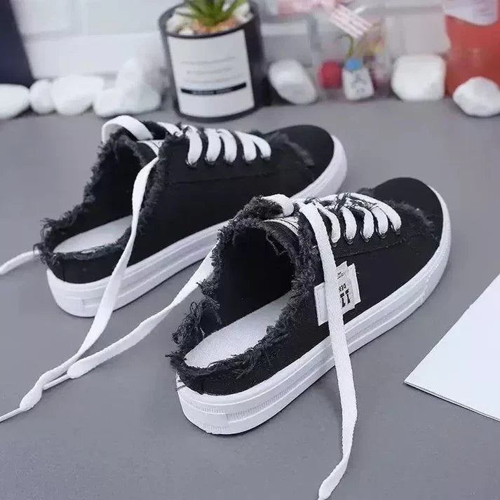 Damsneakers i denim med mulemönster – lätta att bära, bekväm sula och perfekta för en avslappnad sommarlook