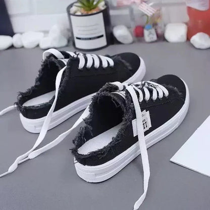 Damsneakers i denim med mulemönster – lätta att bära, bekväm sula och perfekta för en avslappnad sommarlook
