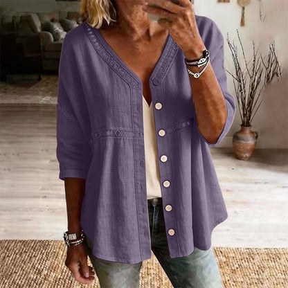 👕🌸 V-ringad spetsblus med knappar